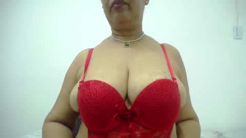 Snapshot of megatitsxxx chatting on 12.21.24 milfpleasure online show from 12.21.24