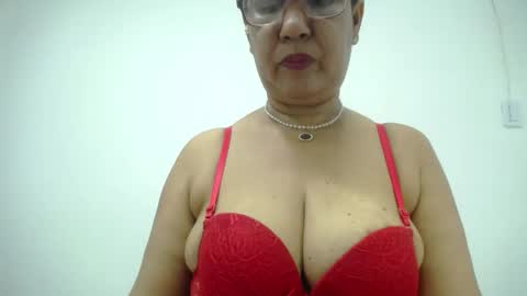 Snapshot of megatitsxxx chatting on 12.21.24 milfpleasure online show from 12.21.24