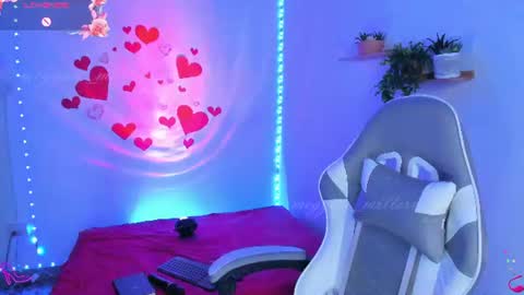 Snapshot of meggan_millerr chatting on 06.19.26 online show from 06.19.26