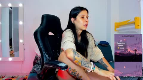 Juli online show from 04.05.26