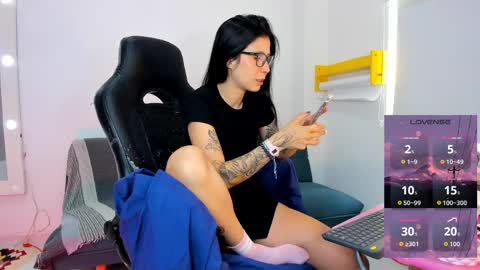 Juli online show from 04.11.26