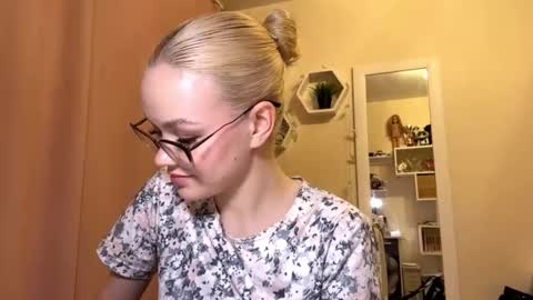 Mia online show from 03.27.26