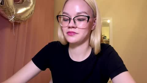 Mia online show from 04.17.26