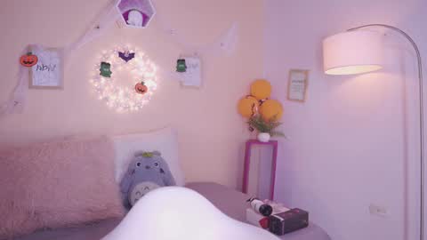 Snapshot of meggie_1j chatting on 10.30.25 Meggie 1J online show from 10.30.25