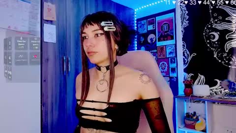 Melissa  -  -  Please help me to reach 100 thumbs up online show from 12.16.24