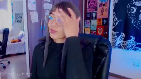 Melissa  -  -  Please help me to reach 100 thumbs up online show from 10.15.25