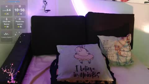 Snapshot of mel_raise chatting on 03.11.25 mel raise online show from 03.11.25