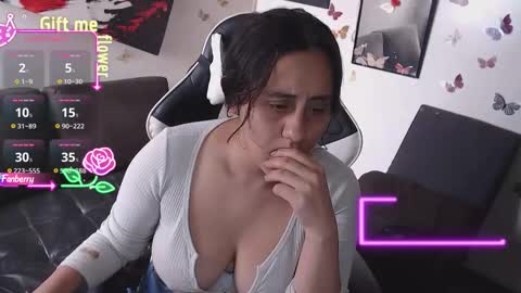 Snapshot of mel_raise chatting on 09.18.25 mel raise online show from 09.18.25