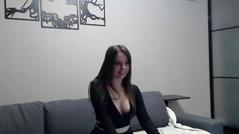 Snapshot of meladams chatting on 12.16.24 meladams online show from 12.16.24