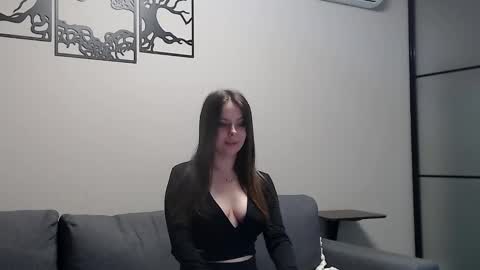 Snapshot of meladams chatting on 01.11.25 meladams online show from 01.11.25