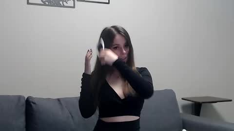 Snapshot of meladams chatting on 01.20.25 meladams online show from 01.20.25