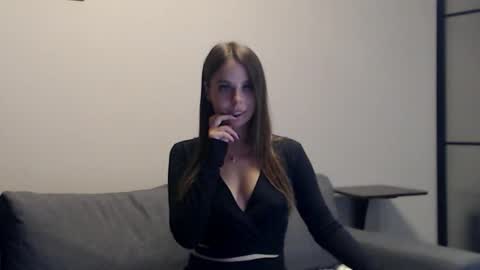Snapshot of meladams chatting on 09.20.25 meladams online show from 09.20.25