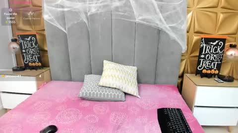 Snapshot of melani_dream chatting on 10.06.25 Melani online show from 10.06.25
