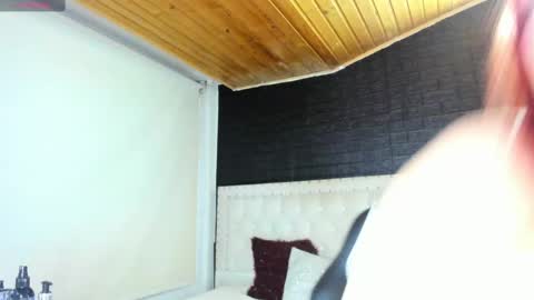 Snapshot of melanie_hh chatting on 03.04.25 Melanie online show from 03.04.25