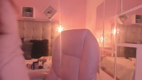 Snapshot of melanie_hh chatting on 10.14.25 Melanie online show from 10.14.25