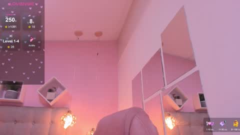 Snapshot of melanie_hh chatting on 11.04.25 Melanie online show from 11.04.25