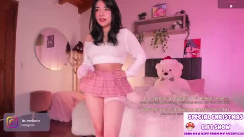 Snapshot of melanie_owo chatting on 12.10.24 Melanie online show from 12.10.24