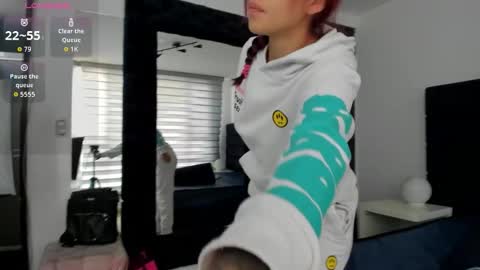 Melanie roux  online show from 02.04.26