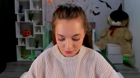 MelanieAlves online show from 10.22.25