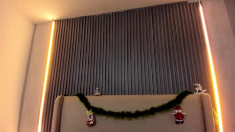 Snapshot of melanieroah1 chatting on 12.20.25 MelanieRoah online show from 12.20.25