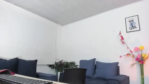 Snapshot of melaniie_roussel chatting on 10.22.25 melaniie_roussel online show from 10.22.25