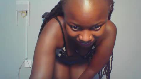 Snapshot of melanin_sassy96 chatting on 12.04.24 bad lil shawry online show from 12.04.24