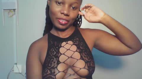 Snapshot of melanin_sassy96 chatting on 12.10.24 bad lil shawry online show from 12.10.24