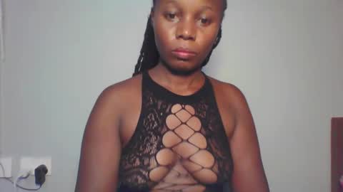Snapshot of melanin_sassy96 chatting on 12.10.24 bad lil shawry online show from 12.10.24