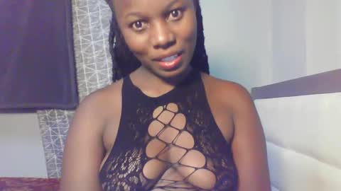 Snapshot of melanin_sassy96 chatting on 12.12.24 bad lil shawry online show from 12.12.24