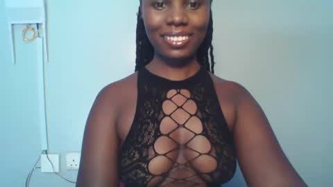 Snapshot of melanin_sassy96 chatting on 12.13.24 bad lil shawry online show from 12.13.24