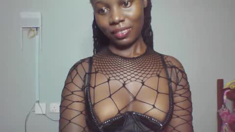 Snapshot of melanin_sassy96 chatting on 12.14.24 bad lil shawry online show from 12.14.24