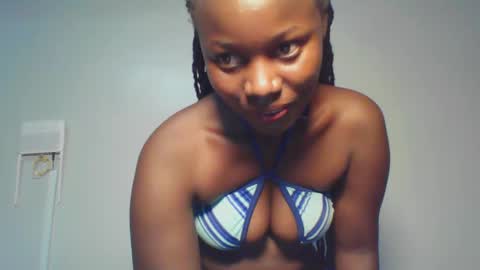 Snapshot of melanin_sassy96 chatting on 12.16.24 bad lil shawry online show from 12.16.24