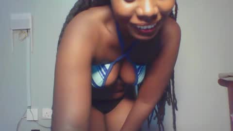 Snapshot of melanin_sassy96 chatting on 12.19.24 bad lil shawry online show from 12.19.24