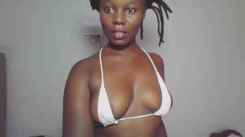 Snapshot of melanin_sassy96 chatting on 01.15.25 bad lil shawry online show from 01.15.25