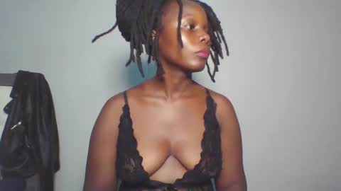 Snapshot of melanin_sassy96 chatting on 01.28.25 bad lil shawry online show from 01.28.25