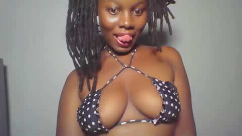 Snapshot of melanin_sassy96 chatting on 02.01.25 bad lil shawry online show from 02.01.25