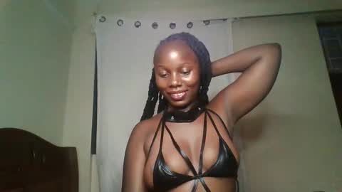 Snapshot of melanin_sassy96 chatting on 02.19.25 bad lil shawry online show from 02.19.25