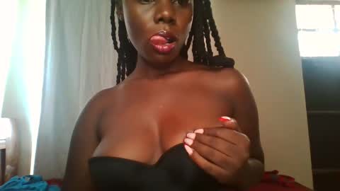 Snapshot of melanin_sassy96 chatting on 03.08.25 bad lil shawry online show from 03.08.25