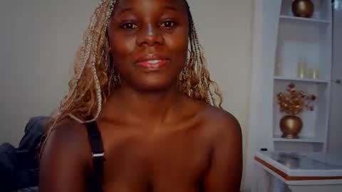 Snapshot of melanin_sassy96 chatting on 09.28.25 bad lil shawry online show from 09.28.25