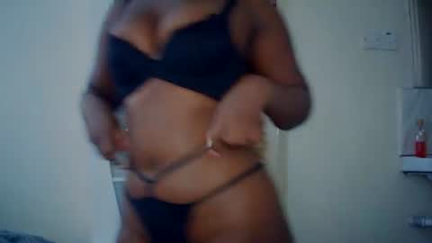Snapshot of melanin_sassy96 chatting on 10.06.25 bad lil shawry online show from 10.06.25