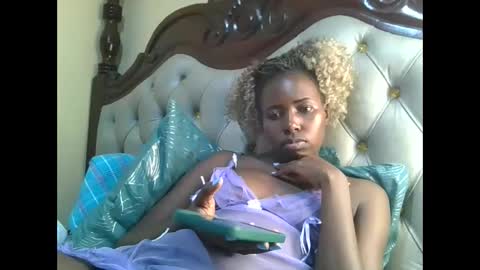 Snapshot of melaninblue chatting on 06.08.26 melaninblue online show from 06.08.26