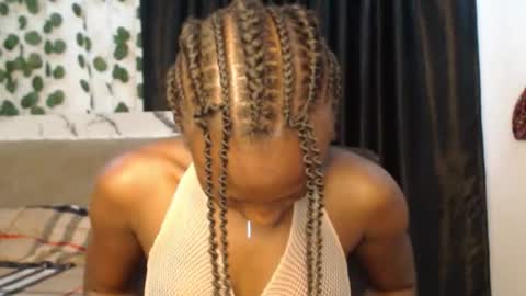 Snapshot of melanine_floral chatting on 10.16.25 Praiz online show from 10.16.25