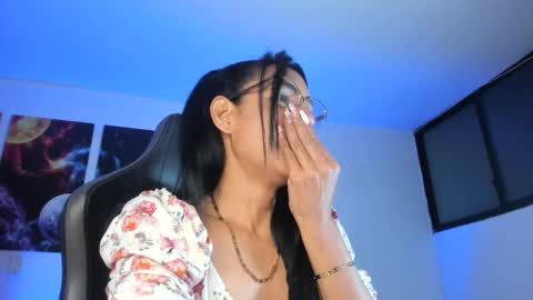 Snapshot of melannia_hills chatting on 01.11.25 melannia_hills online show from 01.11.25