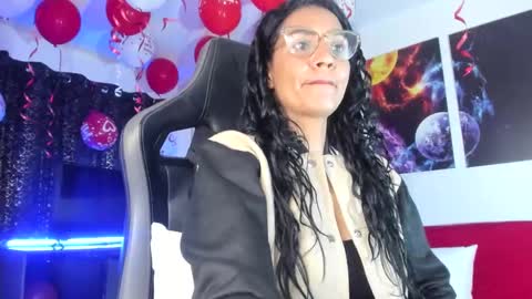 Snapshot of melannia_hills chatting on 02.18.25 melannia_hills online show from 02.18.25