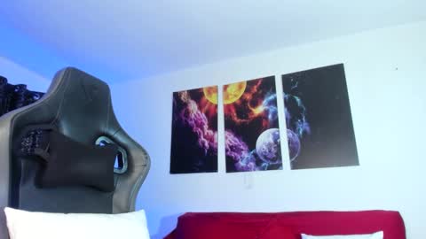 Snapshot of melannia_hills chatting on 02.20.25 melannia_hills online show from 02.20.25