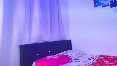 Snapshot of melannia_hills chatting on 10.18.25 melannia_hills online show from 10.18.25