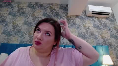 Snapshot of melanniebrown chatting on 12.15.24 melanniebrown online show from 12.15.24