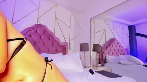 Snapshot of melanny_luv chatting on 02.19.25 MelanyLuv online show from 02.19.25