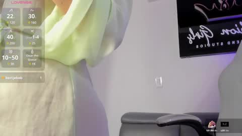 Snapshot of melanny_luv chatting on 02.20.25 MelanyLuv online show from 02.20.25