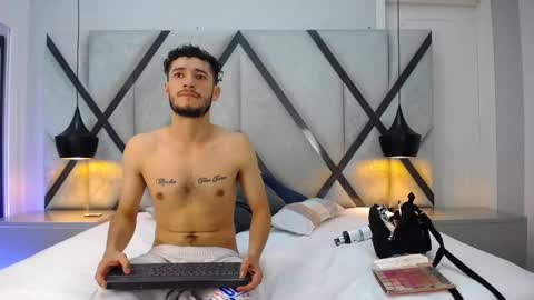 Snapshot of melanyandethan chatting on 10.22.25 melanyandethan online show from 10.22.25